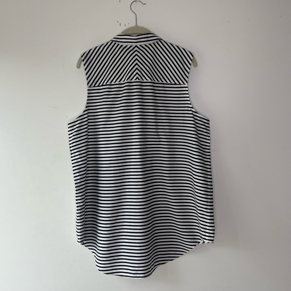 Chico’s black and white striped sleeveless button front top size 3 - Picture 7 of 7